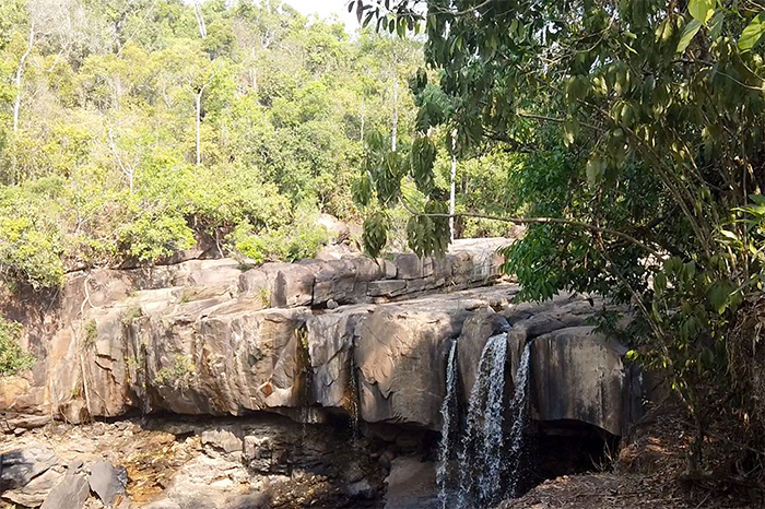 Bill-Bensley-Shinta-Mani-wild-Bensley-collection-02-waterfall