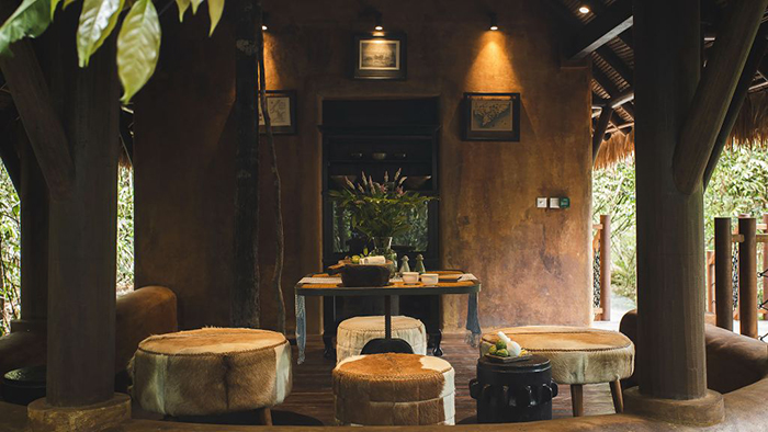 Bill-Bensley-Shinta-Mani-wild-Bensley-collection-06-bar